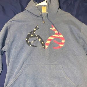 I’m selling this hoodie and it’s a M in kids maybe around middle school